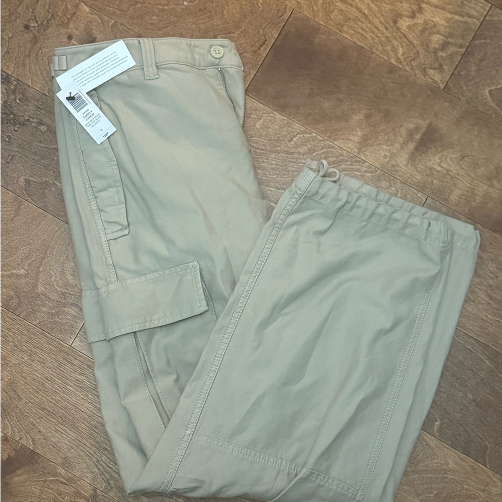 Aritzia Women's SUPPLY CARGO
GD HUMUS BEIGE Olive Cargo Pants